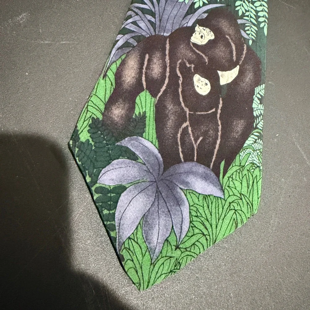 VTG 1991 WWF World Wildlife Fund Silk Tie Mens Mountain Gorillas Jungle Teacher